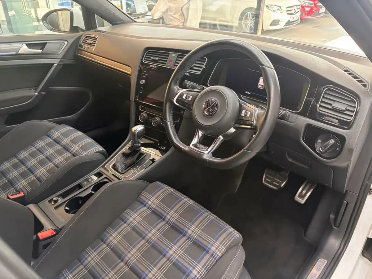 2017-volkswagen-golf-14-tsi-gte-ss-big-35