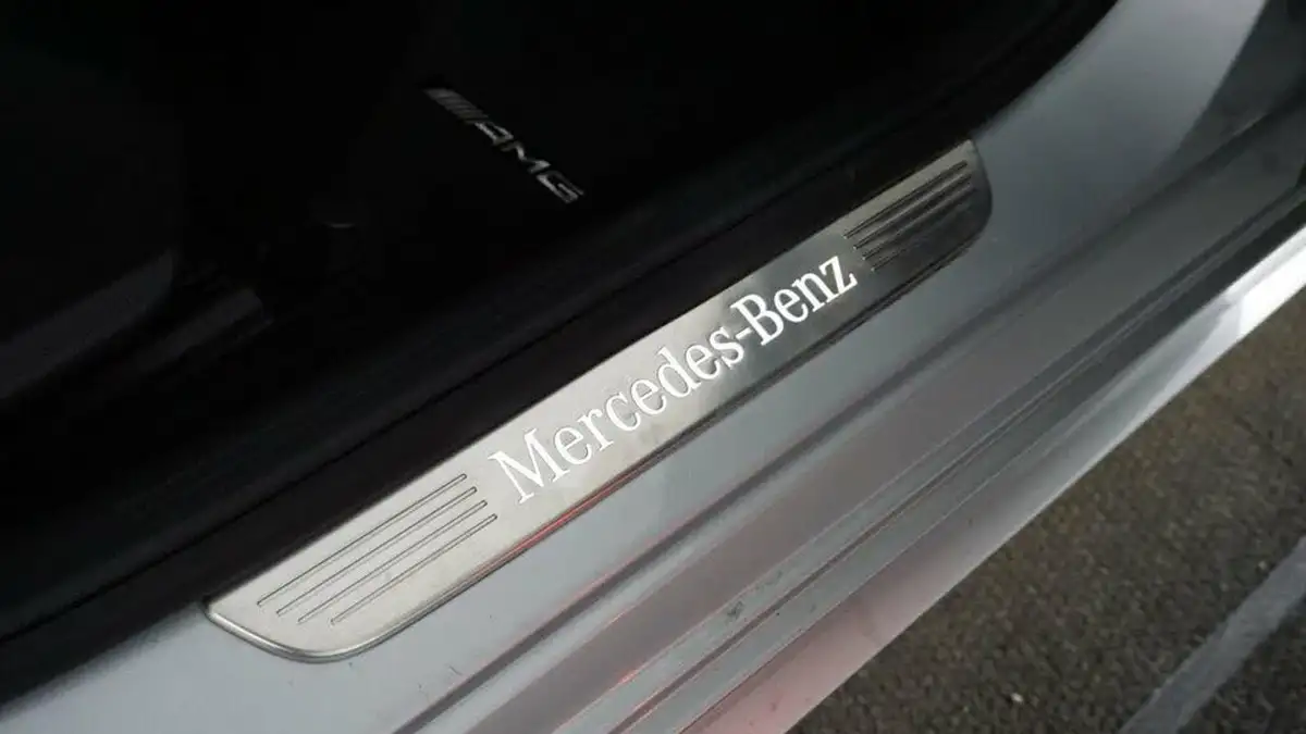 2015-mercedes-benz-c-class-21cdi-c220-amg-line-premiumss-saloon-4d-7g-tronic-plus-big-17