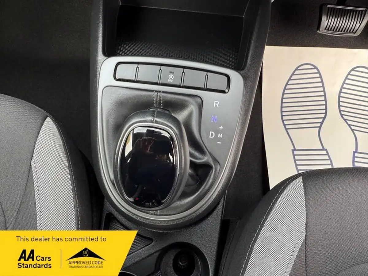 2020-hyundai-i10-10-se-connect-auto-big-10