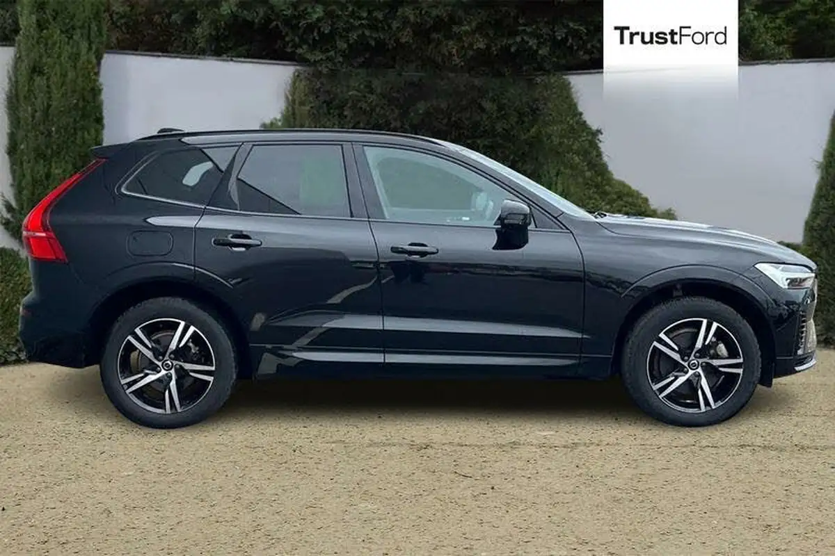 2022-volvo-xc60-20-t6-r-design-350bhp-plug-in-hybrid-big-2