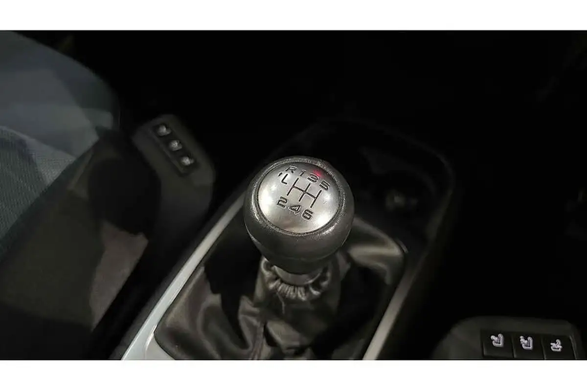 2018-citroen-c4-picasso-12-puretech-feel-big-37