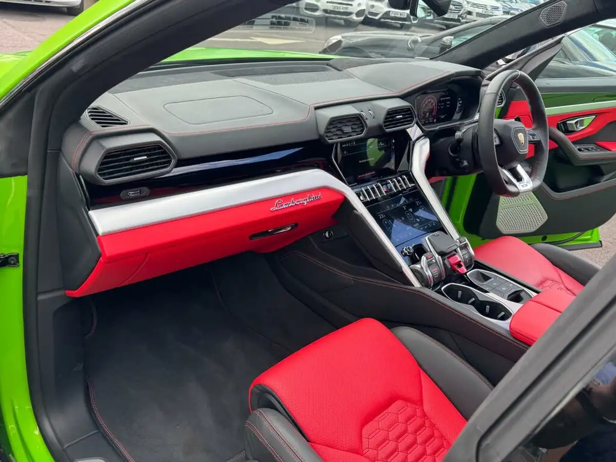 2021-lamborghini-urus-40-no-trim-big-27