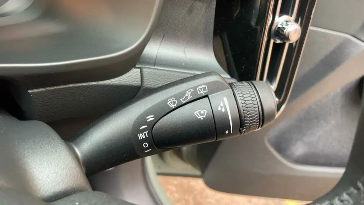 2025-volvo-ex40-e-ultra-big-24