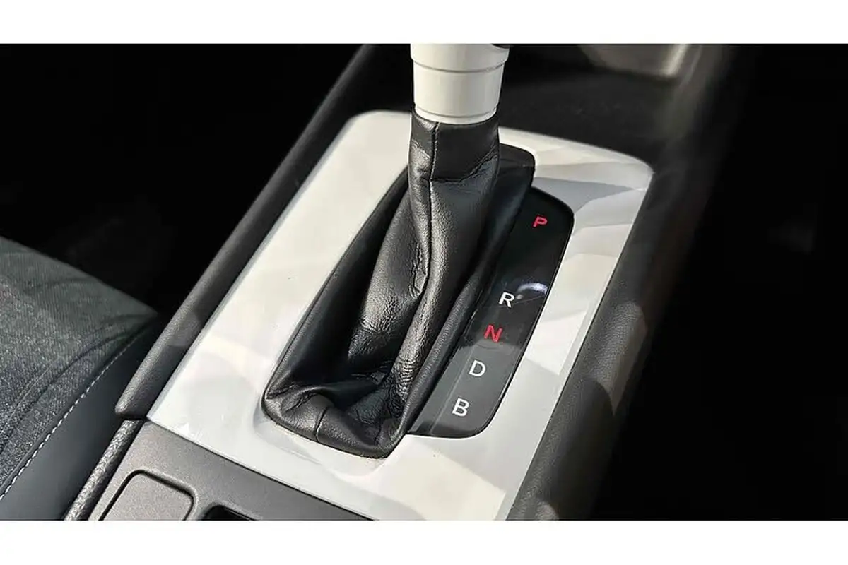 2021-honda-jazz-15-i-mmd-sr-109ps-big-35