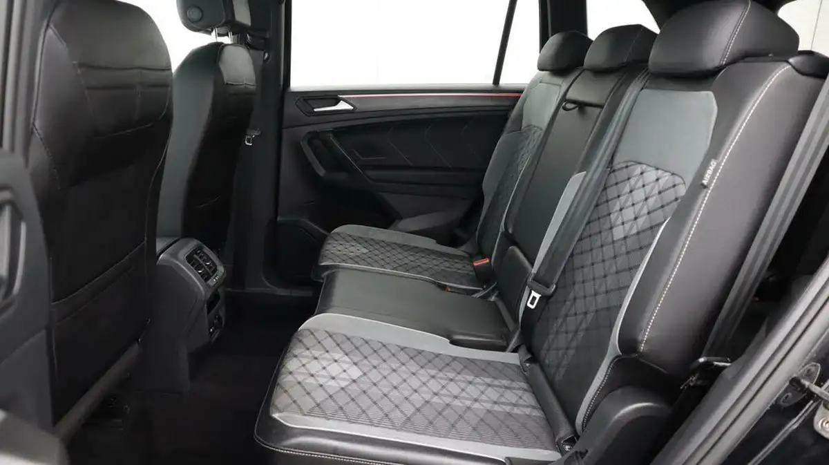2023-volkswagen-tiguan-allspace-15-tsi-r-line-big-16