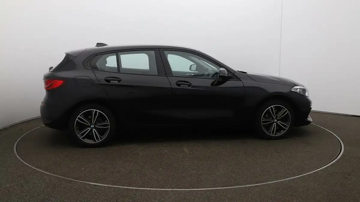 2022-bmw-1-series-15td-116d-sport-dct-big-42