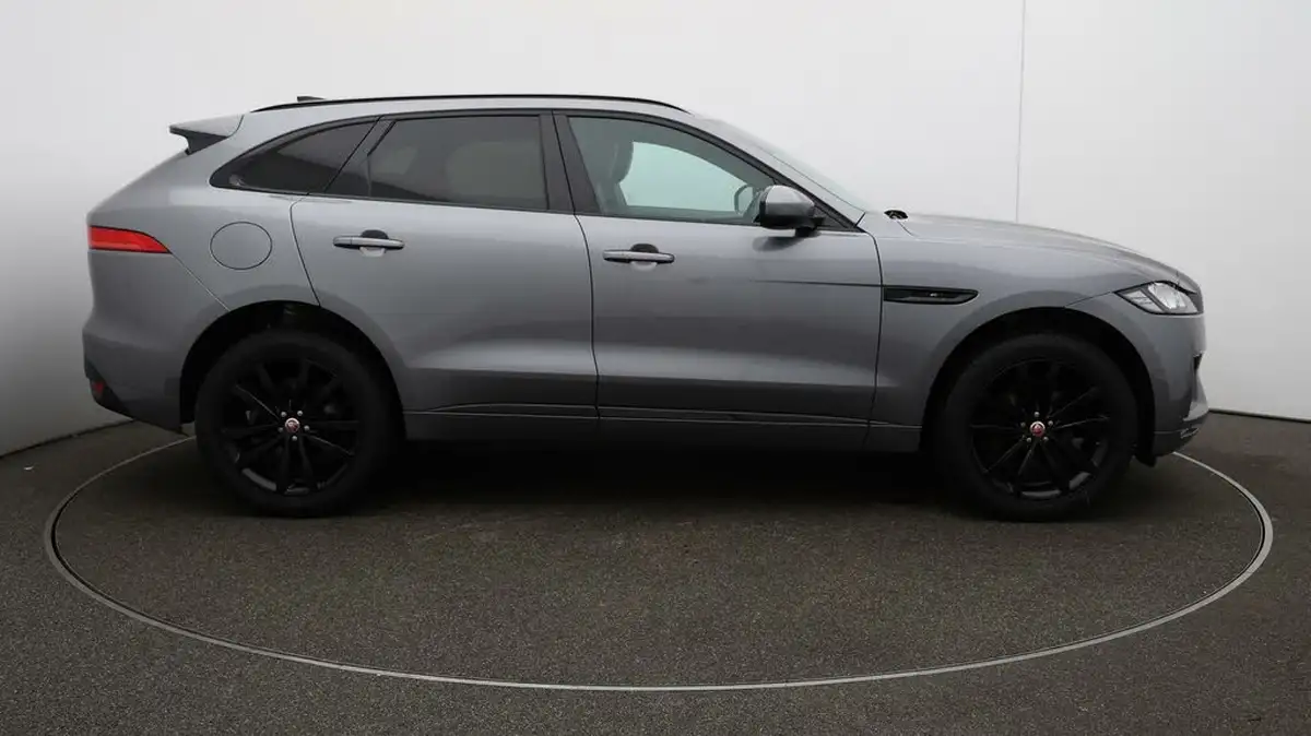 2020-jaguar-f-pace-20-i4d-chequered-flag-180ps-big-42