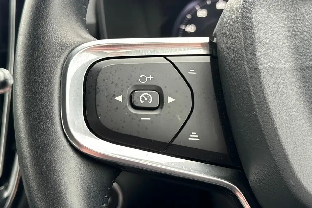 2019-volvo-xc40-15-t3-inscription-163bhp-geartronic-big-10