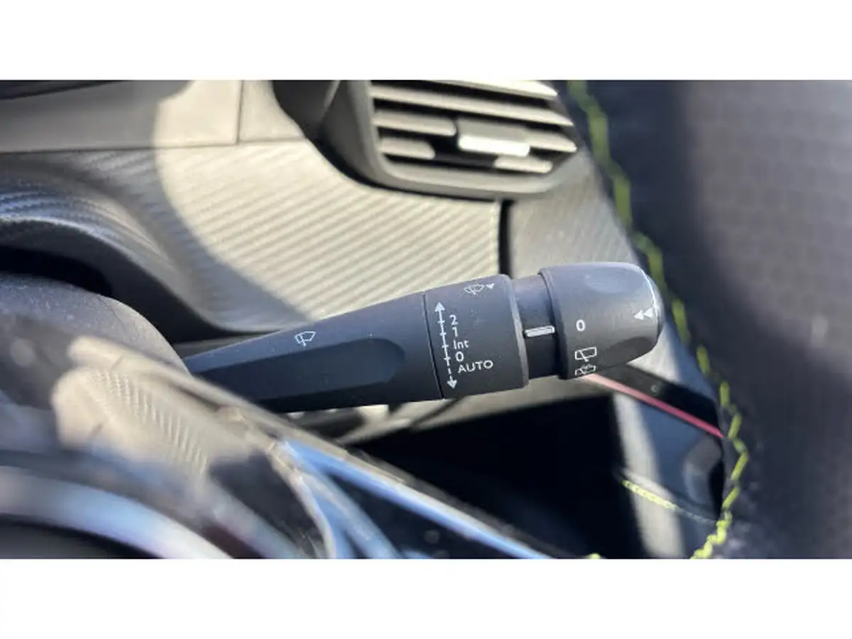 2022-peugeot-2008-suv-e-gt-premium-big-31