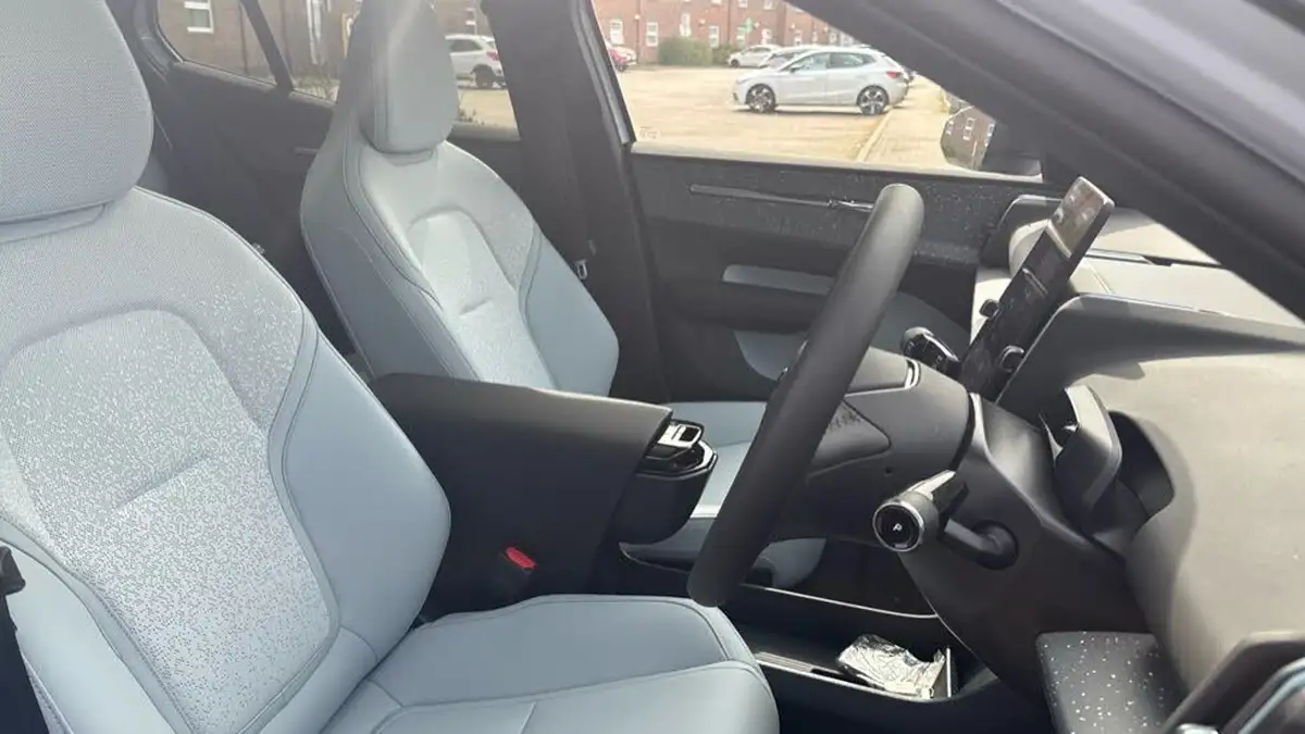 2025-volvo-ex30-e-single-motor-ultra-big-8