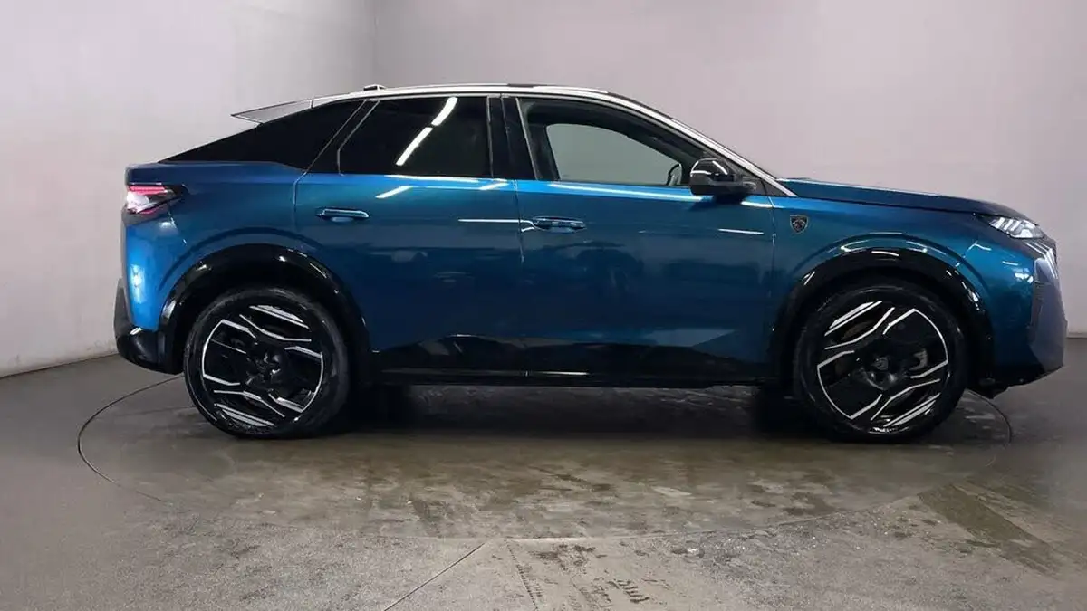 2023-peugeot-3008-suv-e-gt-big-8