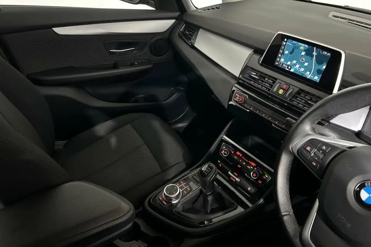 2021-bmw-2-series-15td-216d-se-gran-big-28
