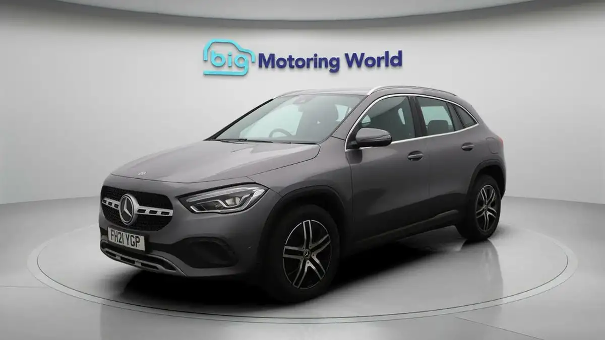 2021-mercedes-benz-gla-class-13-gla-200-sport-executive-big-3