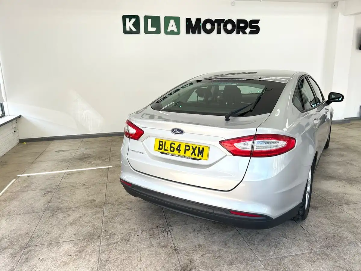 2015-ford-mondeo-16tdci-style-hatchback-big-3