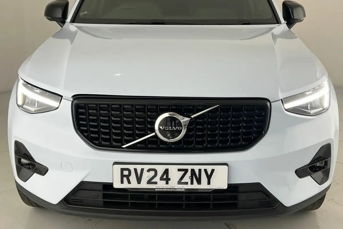 2024-volvo-xc40-20-b4-plus-big-39