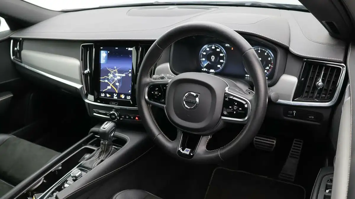 2020-volvo-s60-20-b5-r-design-big-9