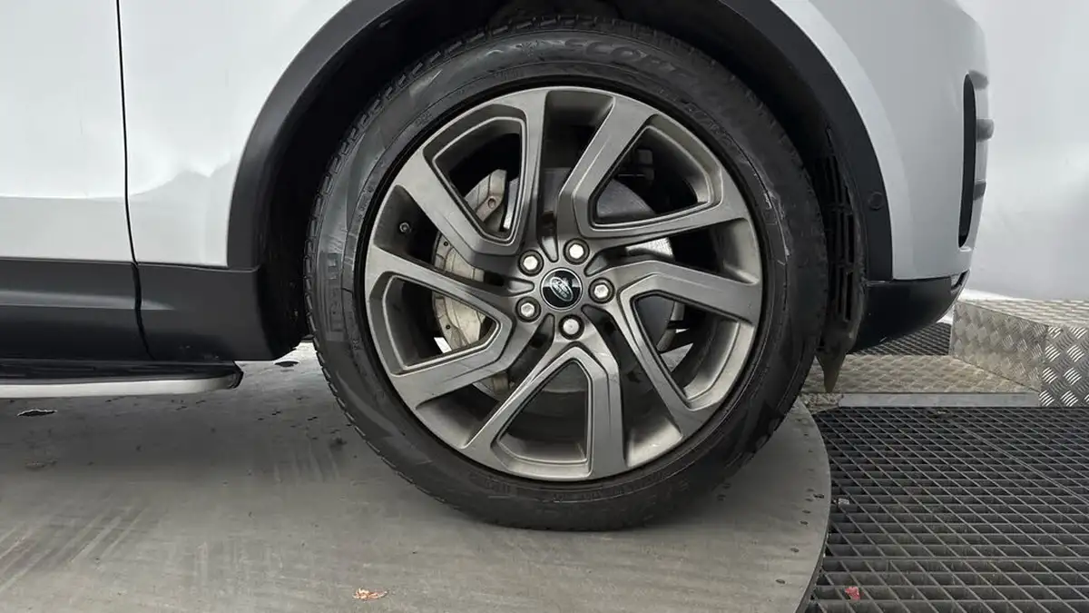 2019-land-rover-discovery-30-sd6-hse-luxury-big-27
