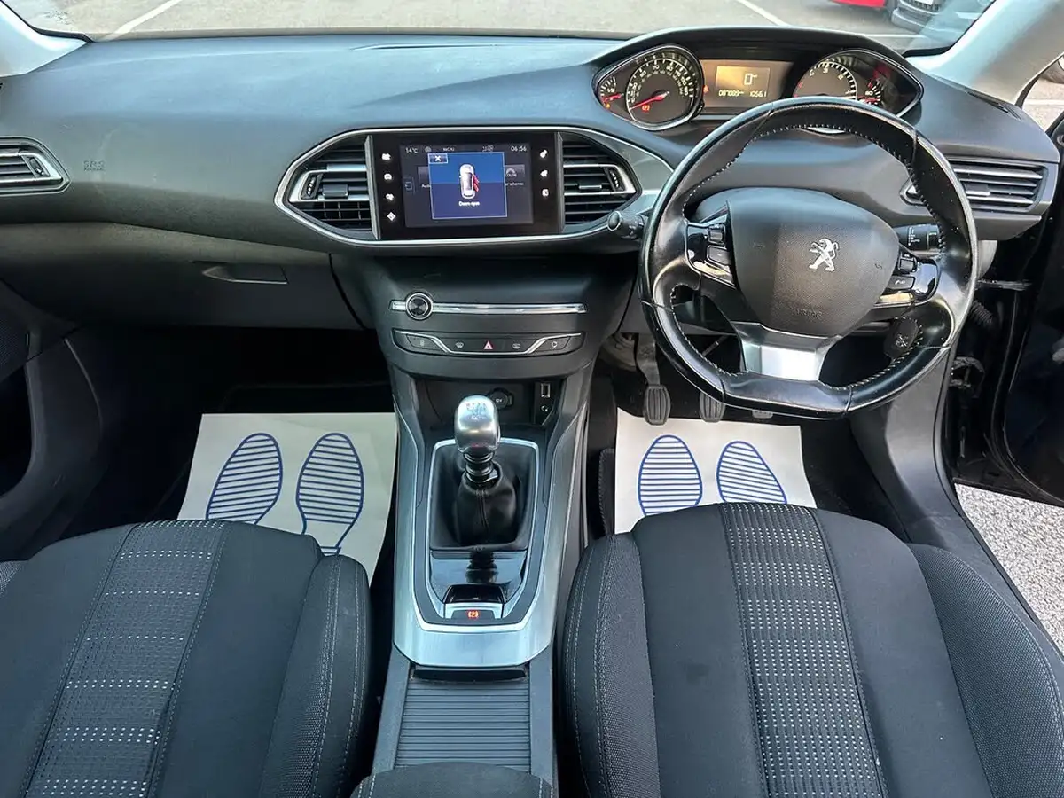 2017-peugeot-308-16-bluehdi-allure-big-18
