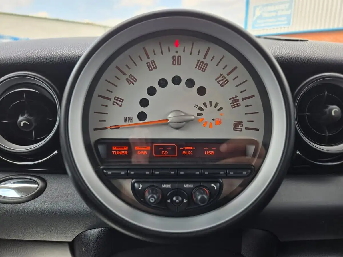 2012-mini-cooper-16-cooper-122bhp-hatchback-3d-big-16
