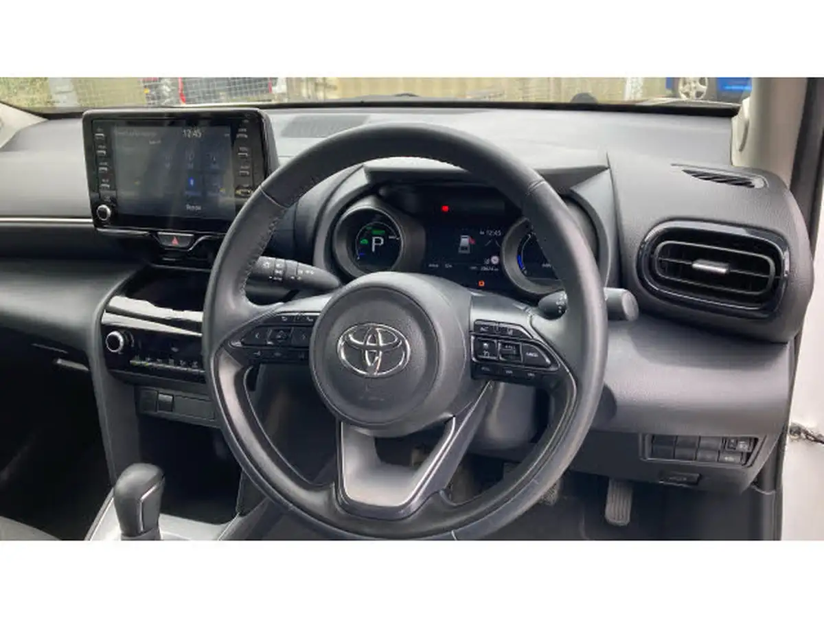 2023-toyota-yaris-cross-15-vvt-i-icon-big-5