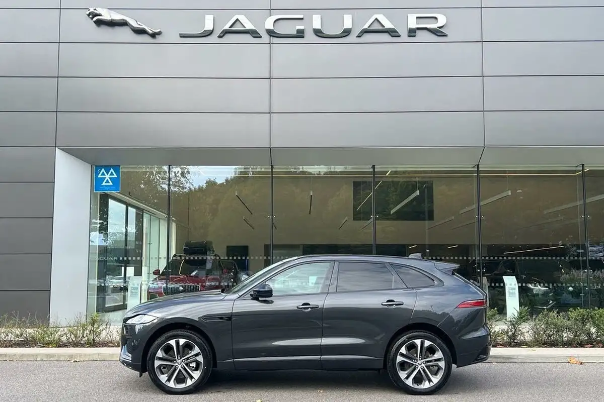 2024-jaguar-f-pace-20-d200-r-dynamic-hse-black-big-11