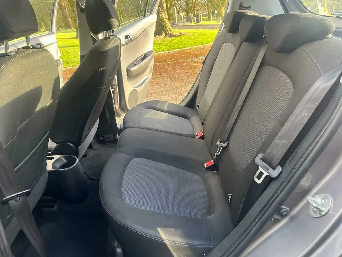 2012-hyundai-i20-14-style-99bhp-big-14