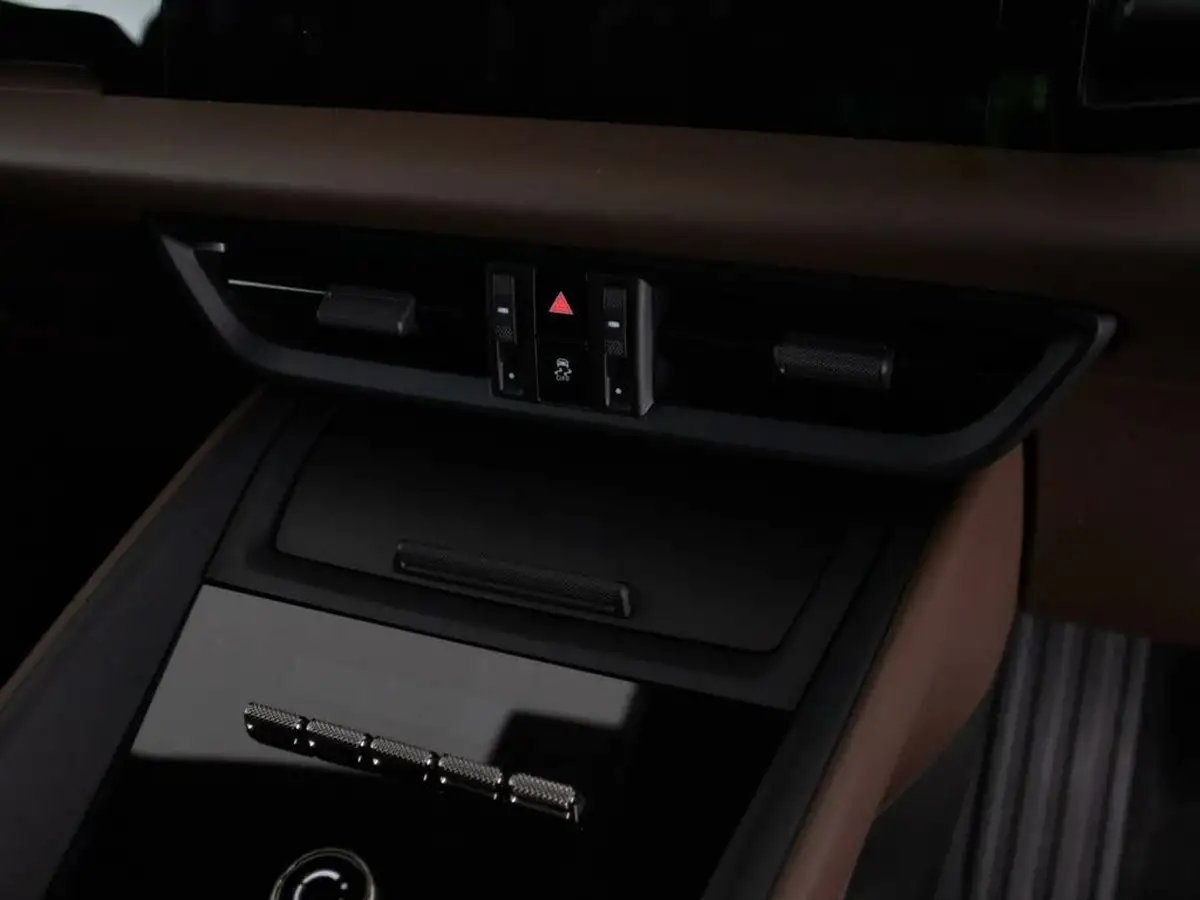 2024-porsche-macan-e-turbo-electric-big-43
