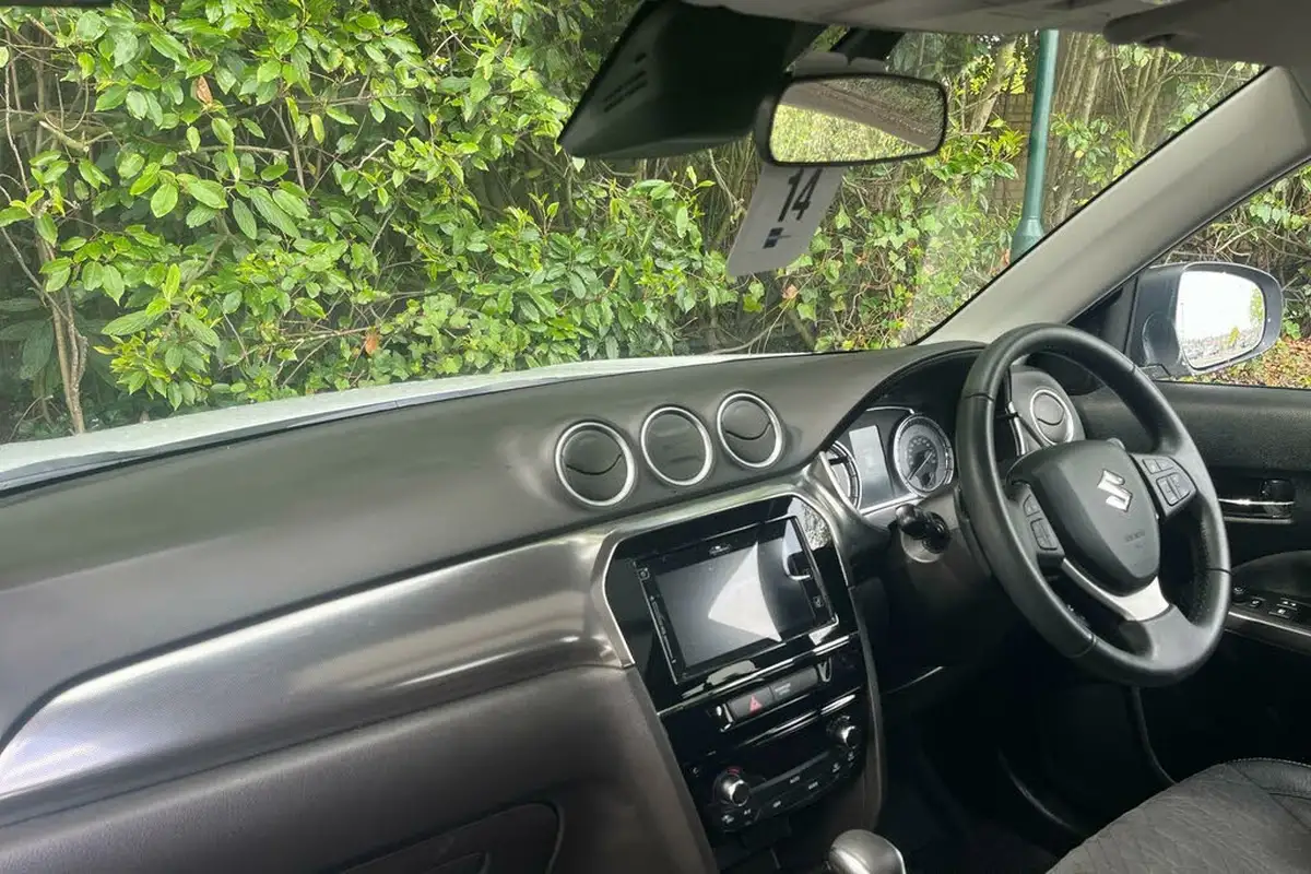 2022-suzuki-vitara-15-sz5-big-3
