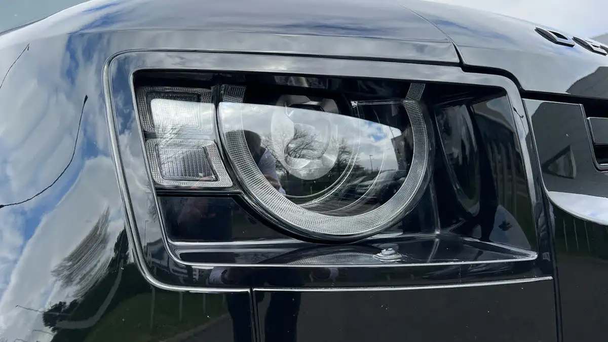2023-land-rover-110-defender-30-d300-x-dynamic-hse-big-16