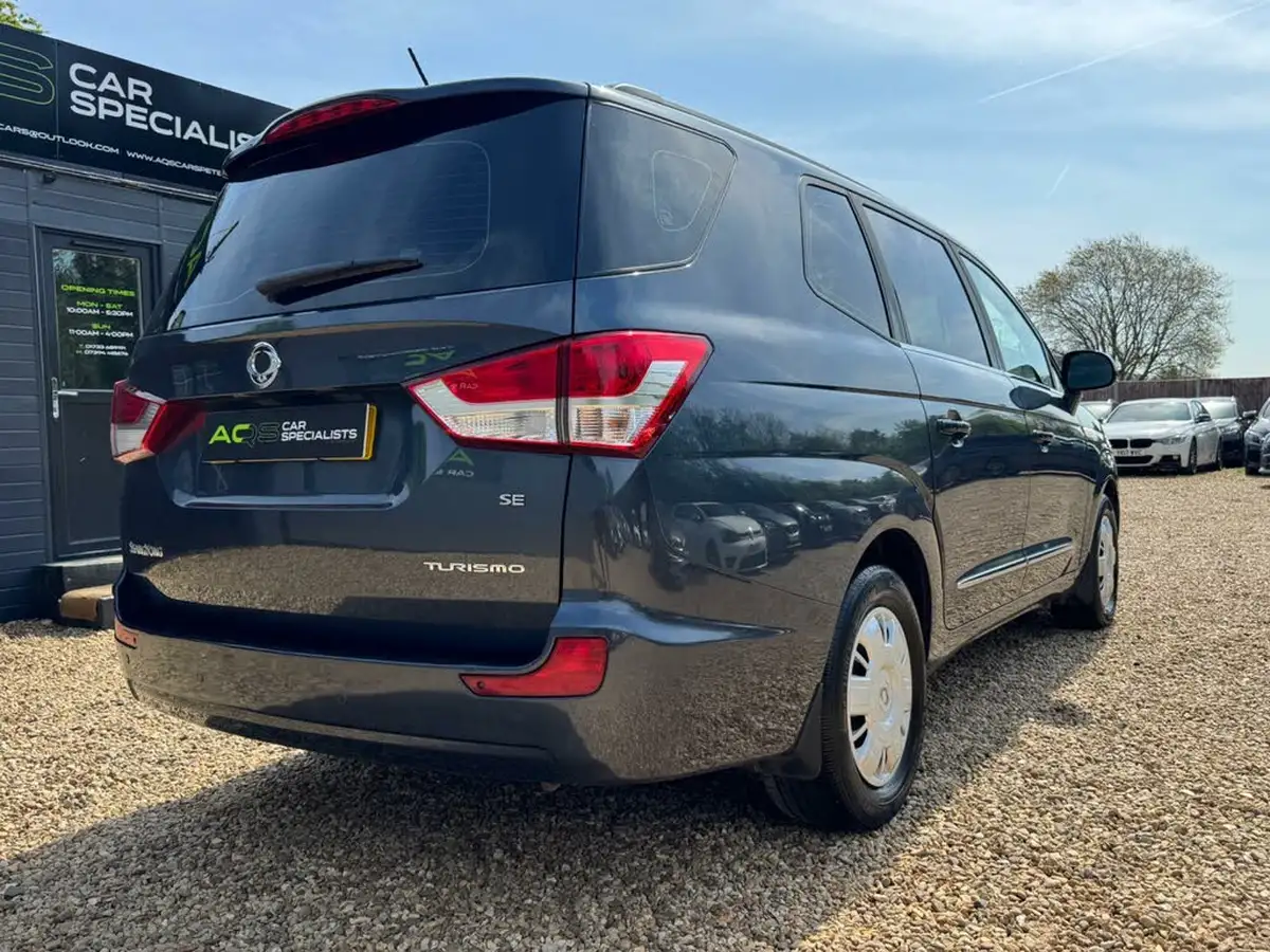 2017-kgm-ssangyong-turismo-22td-se-big-12