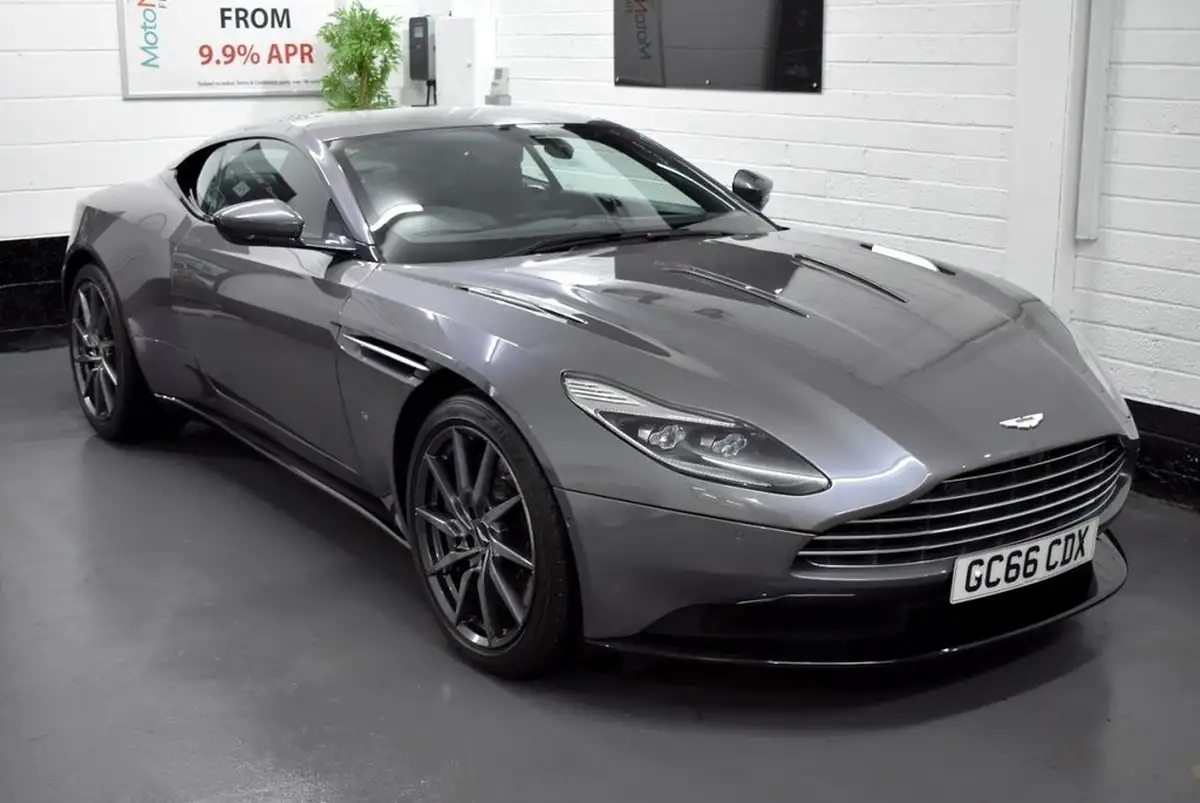 2016-aston-martin-db11-52-v12-launch-edition-big-0