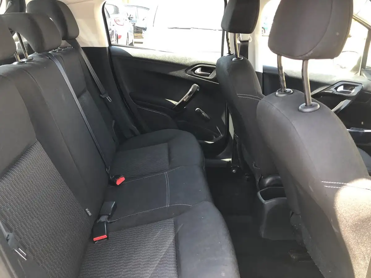 2018-peugeot-208-12-puretech-active-82bhp-ss-etg5-big-11