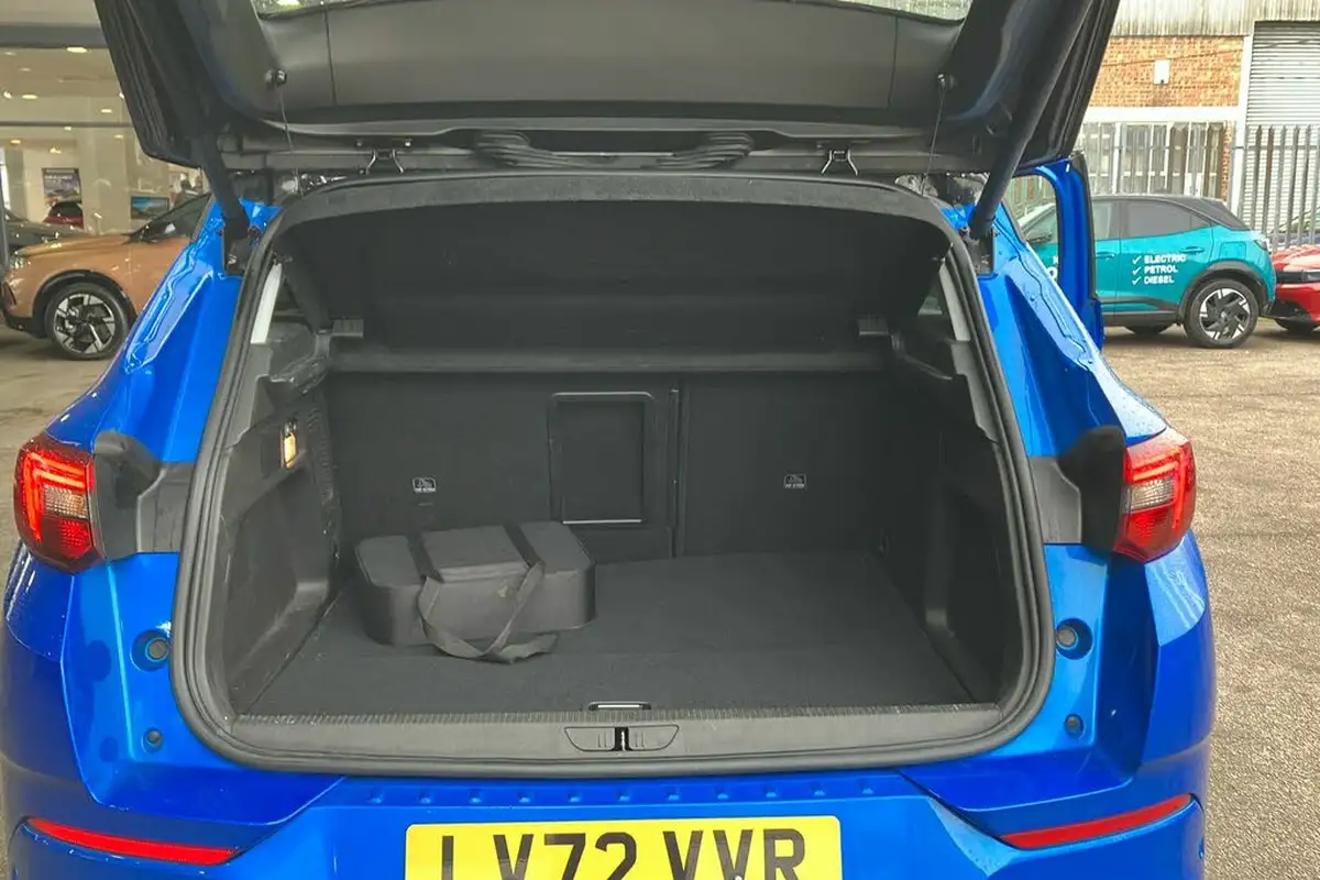 2022-vauxhall-grandland-16-elite-big-11