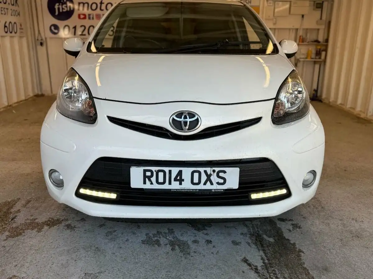 2014-toyota-aygo-10-mode-ac-5d-big-20