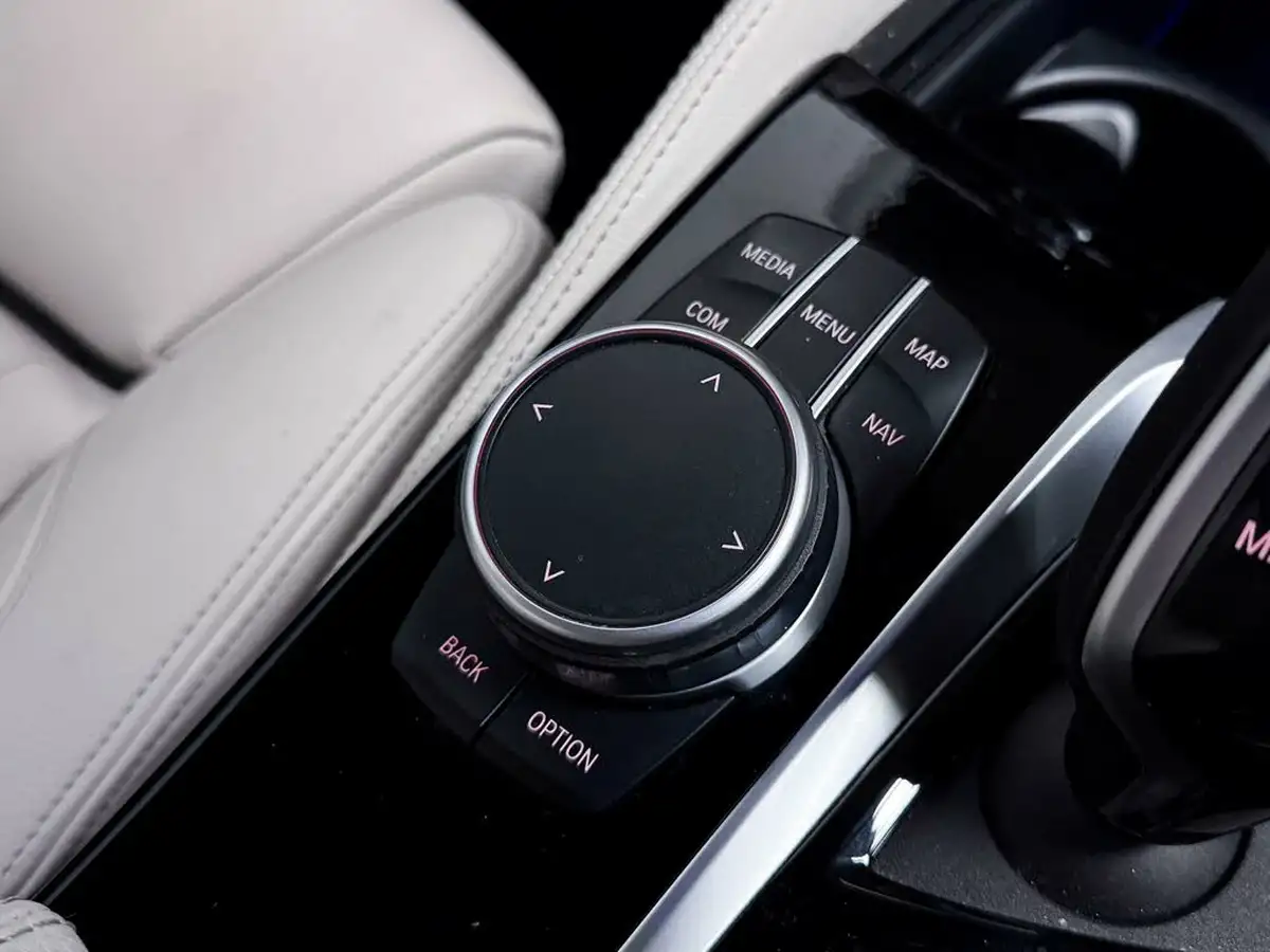 2021-bmw-5-series-20td-520d-m-sport-mht-touring-5d-big-28