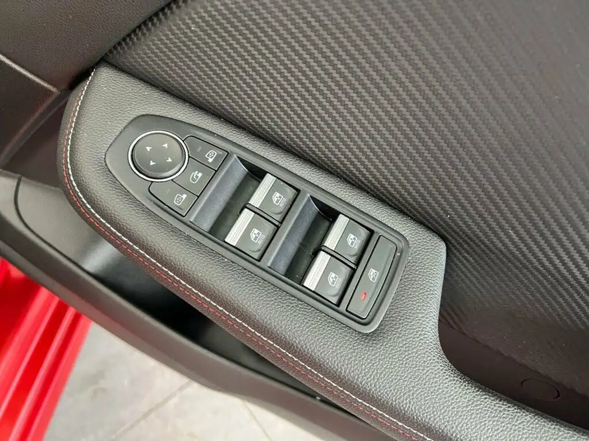 2020-renault-clio-13-tce-rs-line-big-33
