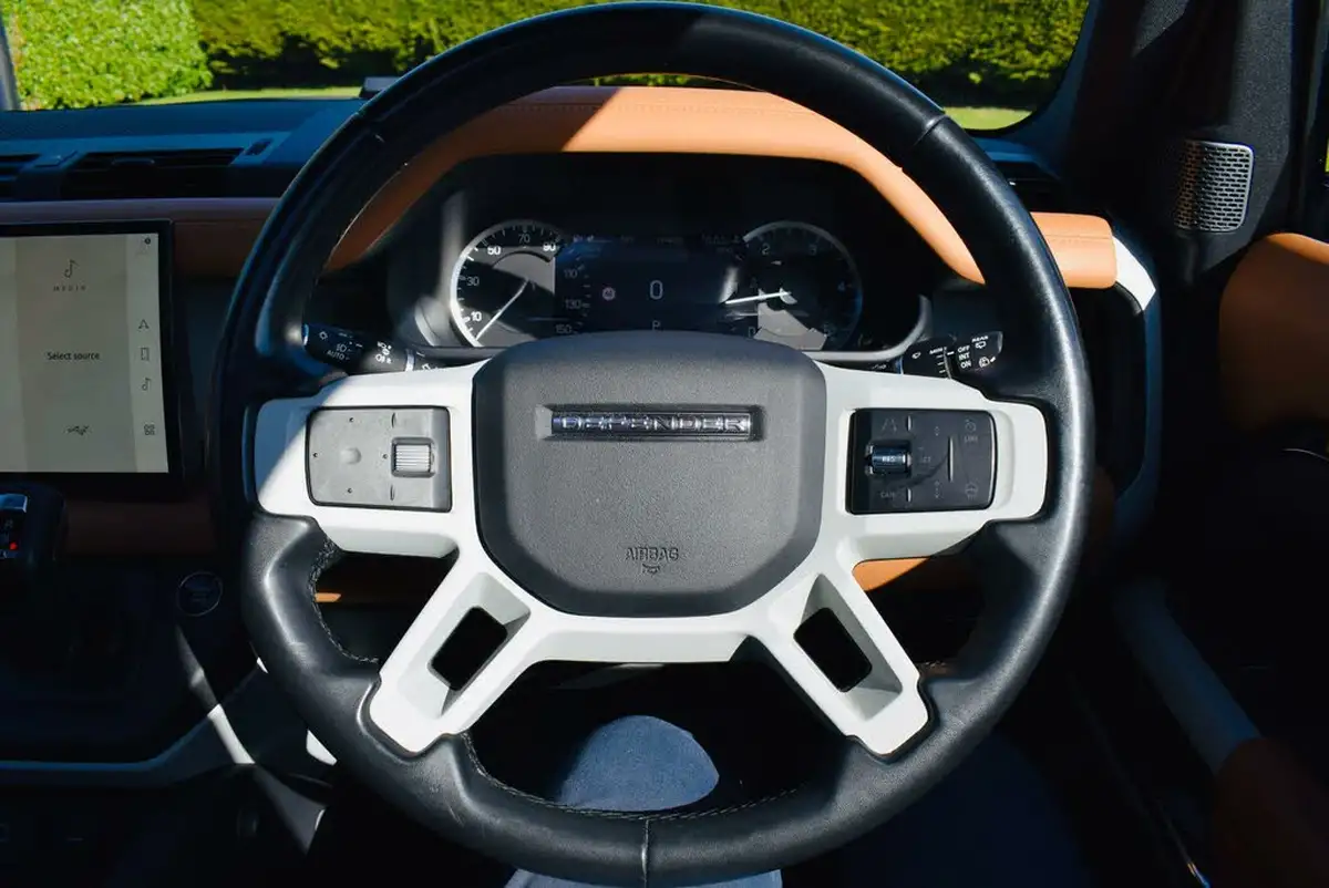 2023-land-rover-90-defender-30-d250-hse-big-9