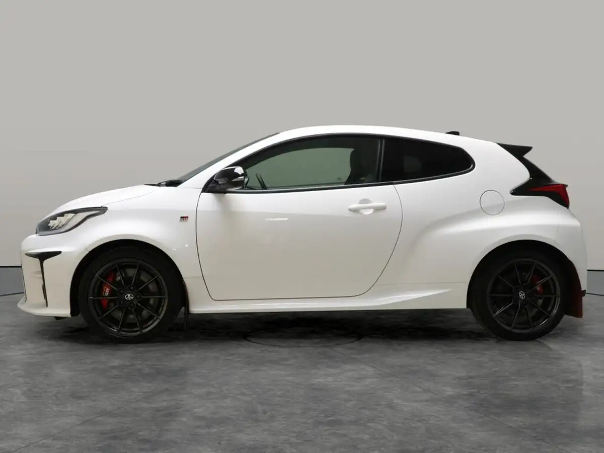 2021-toyota-yaris-16-gr-circuit-pack-big-13