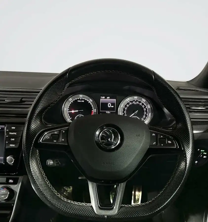 2017-skoda-superb-20tdi-sportline-estate-big-8