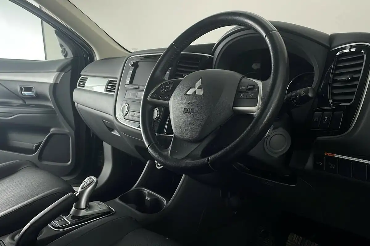 2014-mitsubishi-outlander-20-gx4h-big-8