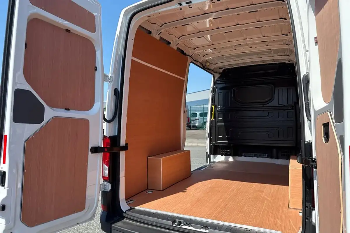 2024-volkswagen-crafter-20tdi-cr35-mwb-commerce-140pseu6d-panel-van-big-29