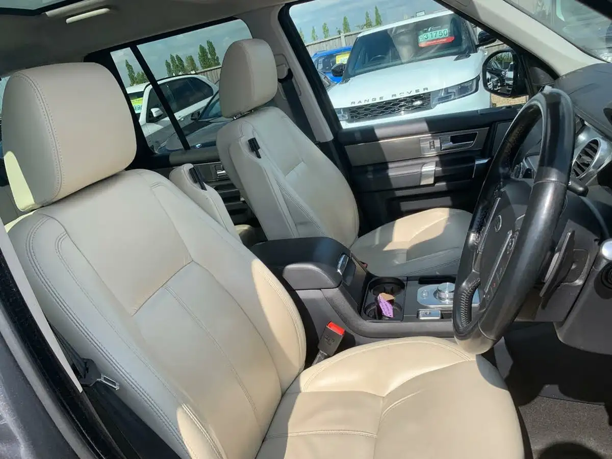 2015-land-rover-discovery-4-30-sd-v6-hse-big-30