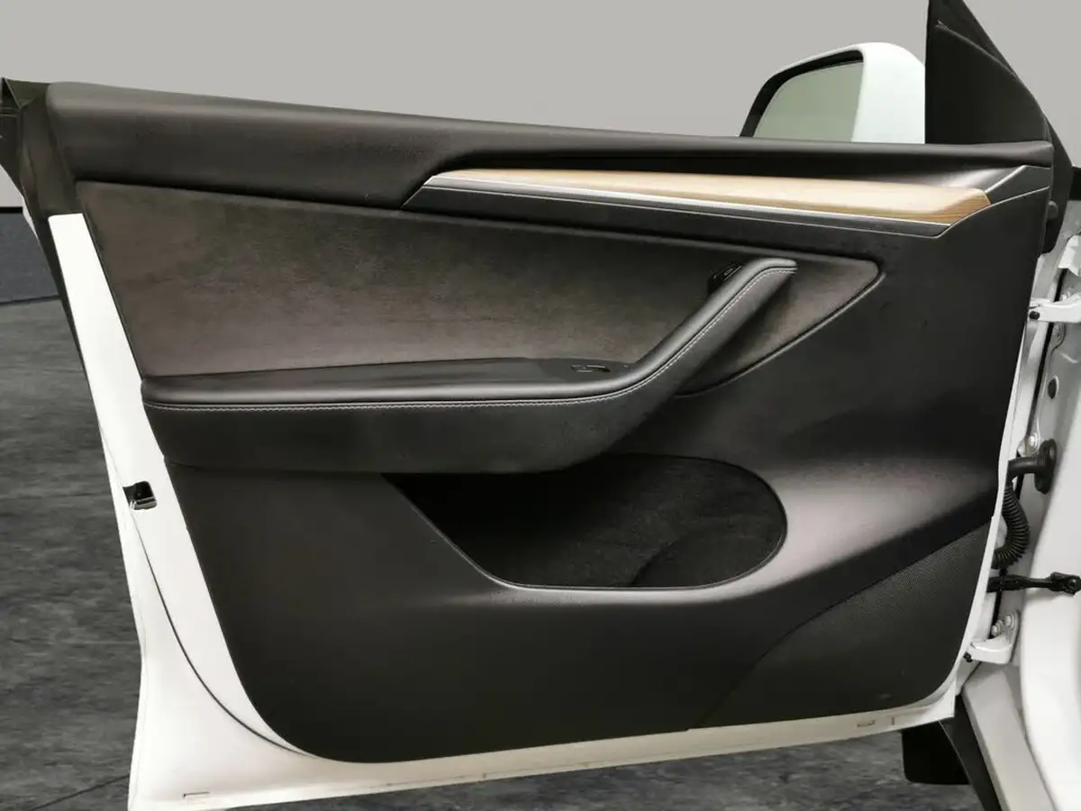 2023-tesla-model-y-e-rwd-big-25