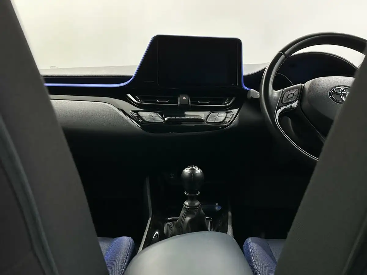 2018-toyota-c-hr-12-dynamic-big-17