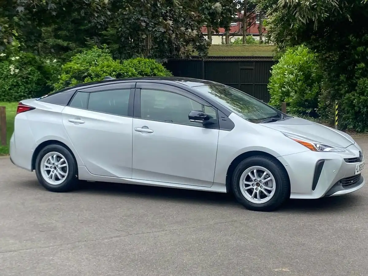2019-toyota-prius-big-26