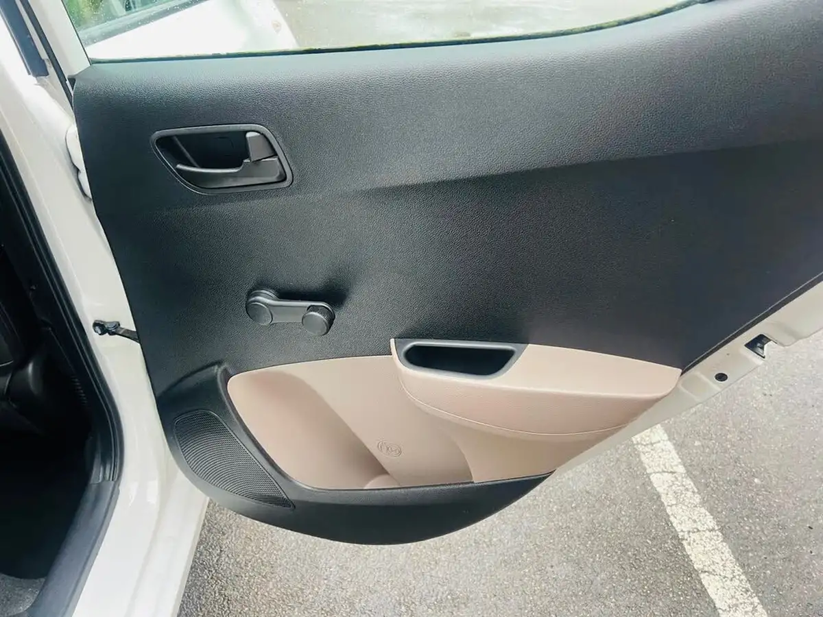 2014-hyundai-i10-10-s-air-big-45