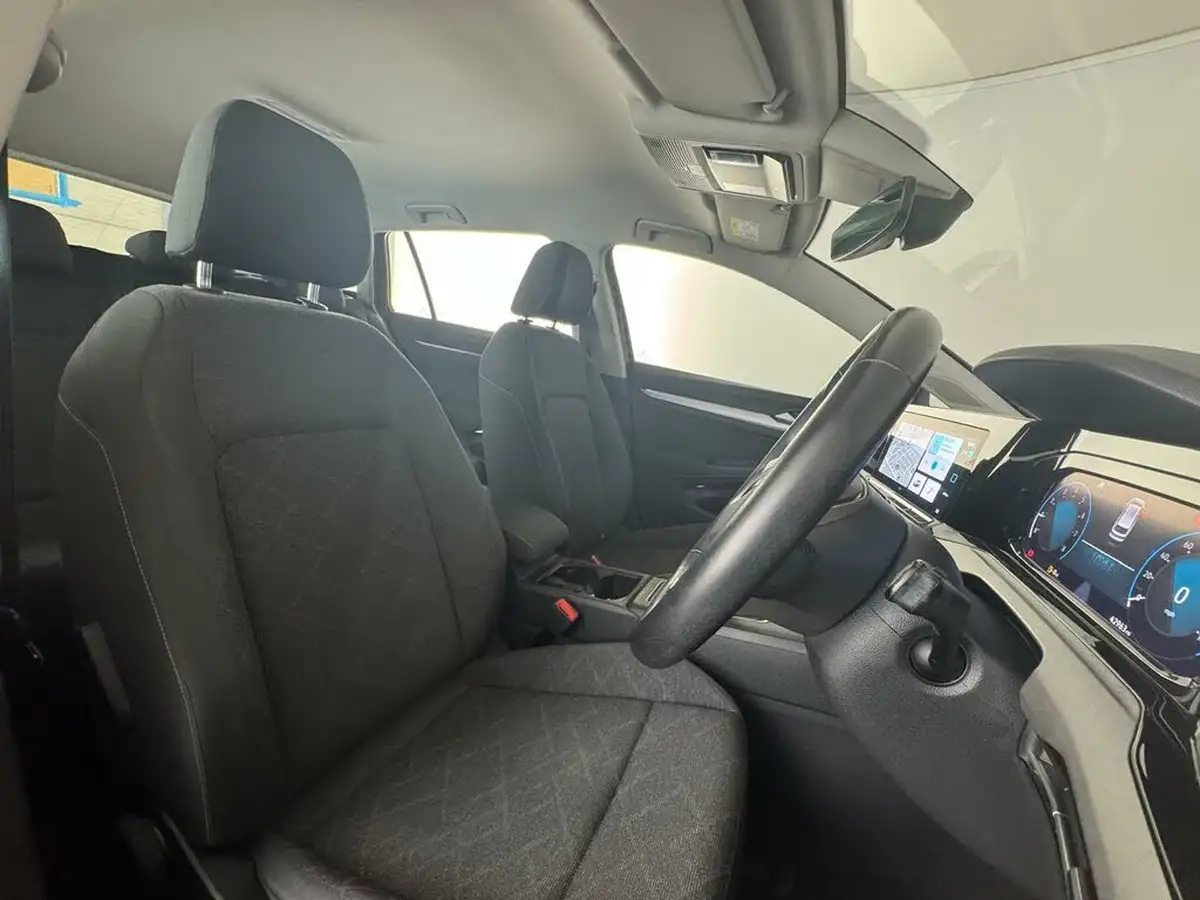 2021-volkswagen-golf-10-tsi-life-estate-big-10