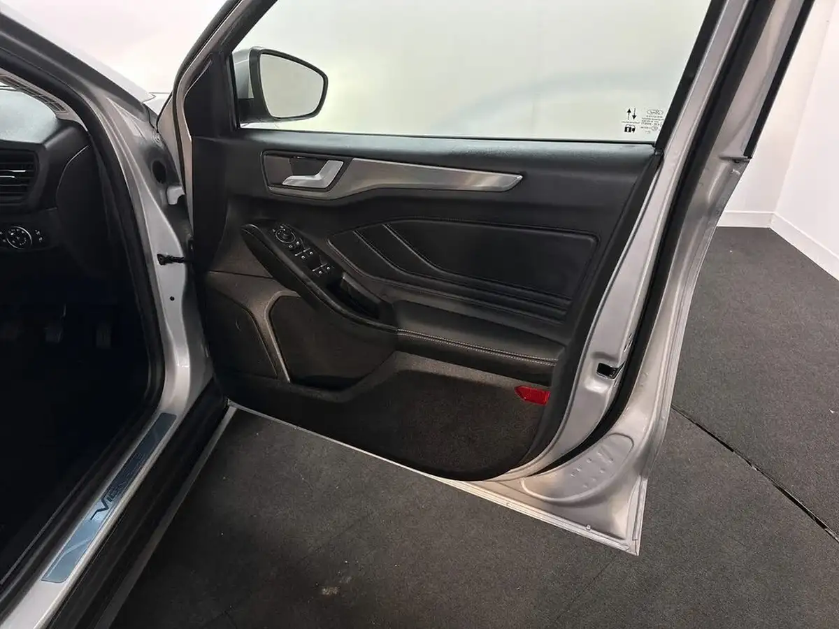 2022-ford-focus-10t-titanium-vignale-125ps-hatchback-big-34