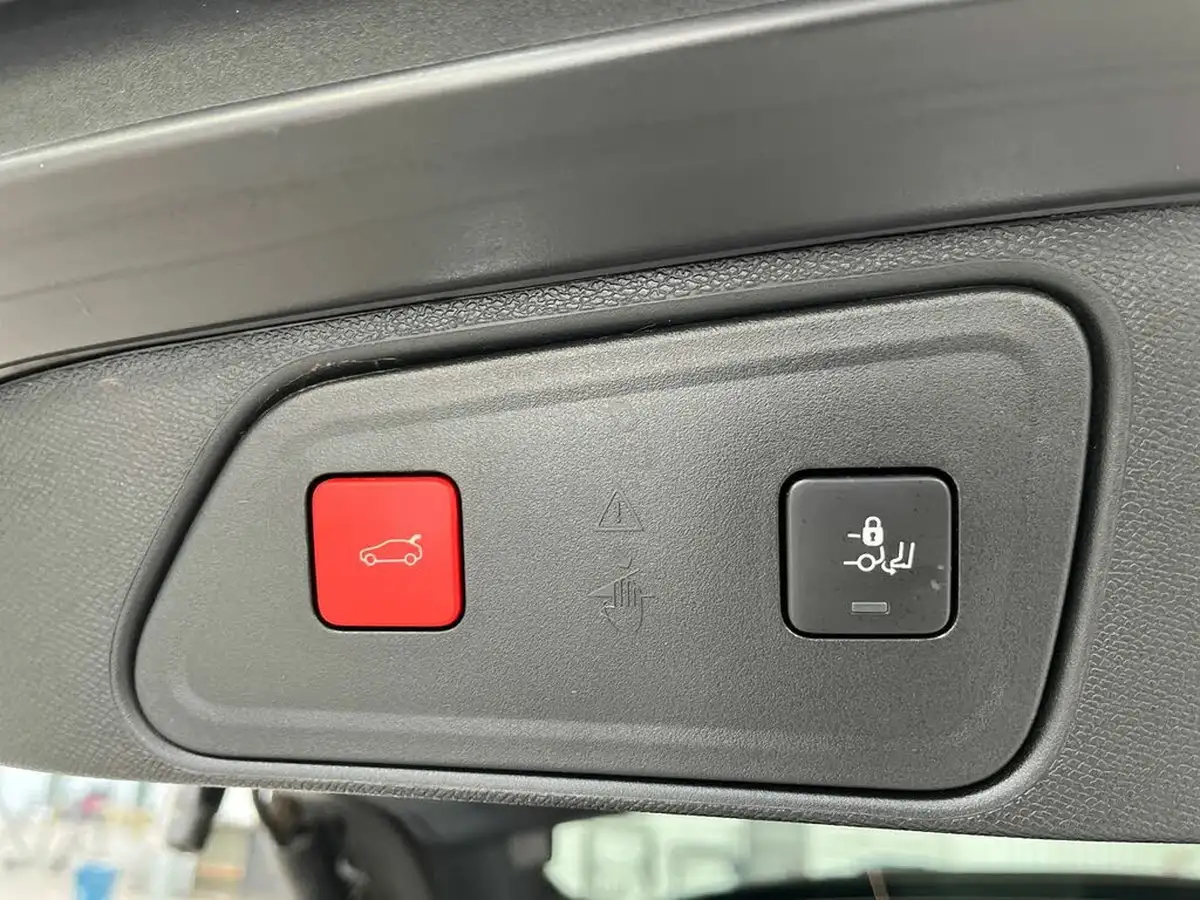 2021-peugeot-3008-suv-12-puretech-gt-premium-big-15