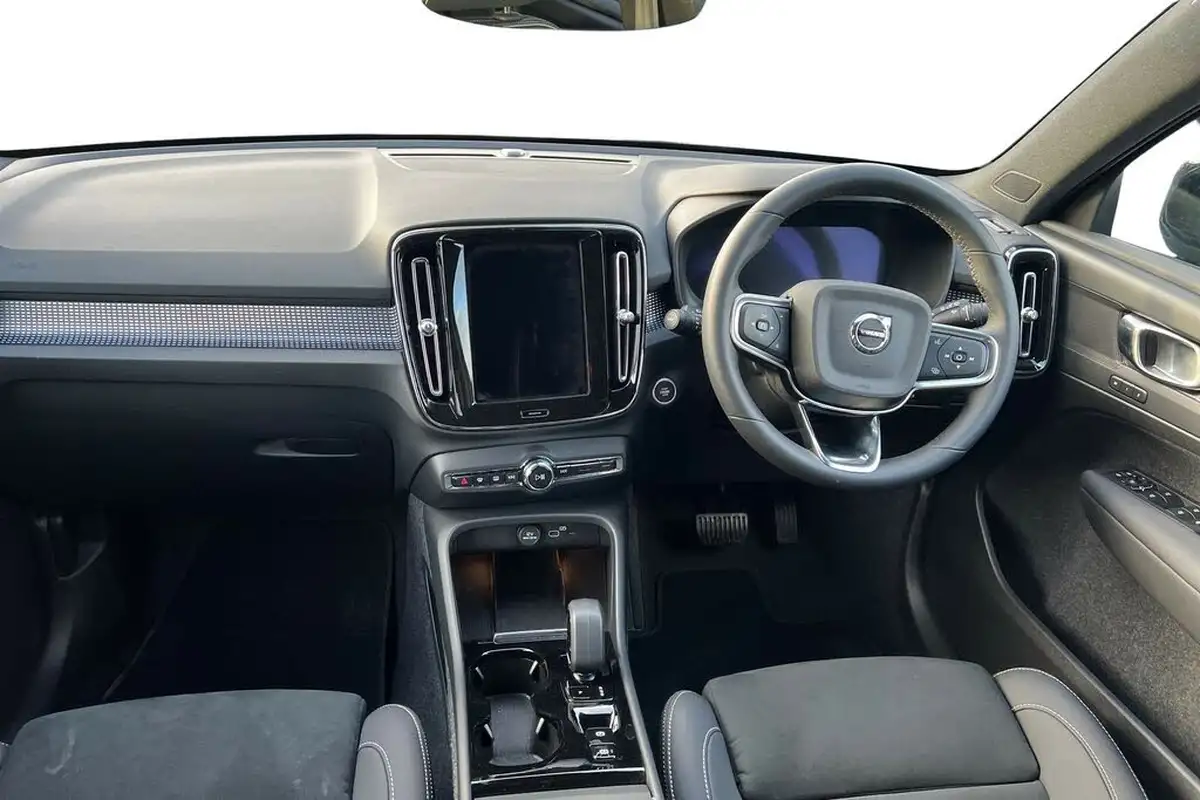 2024-volvo-xc40-20-b3-plus-big-5